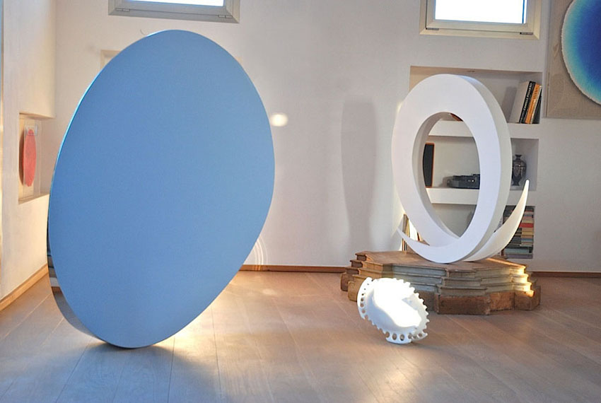 Prasto, Azure butterfly©, 2013; Iron, car paint, stainless steel, lead, 150x110x20 cm