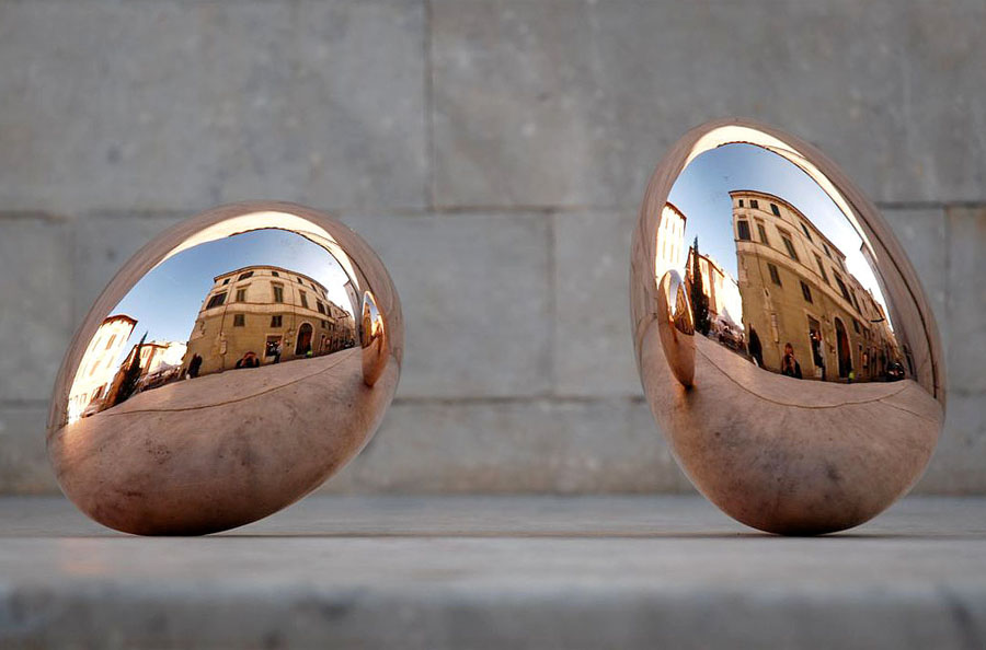 Prasto, Bronze eggs©, 2010; Bronze, lead, 29x15 cm