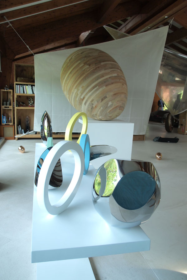 Prasto, Small egg forms©, 2012; Iron, car paint, stainless steel, lead, variable sizes