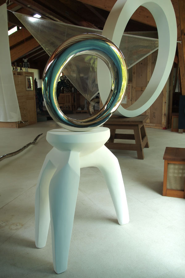 Prasto, Africa©, 2013; White bronze, lead, ceramic plaster, 175,48,70 cm