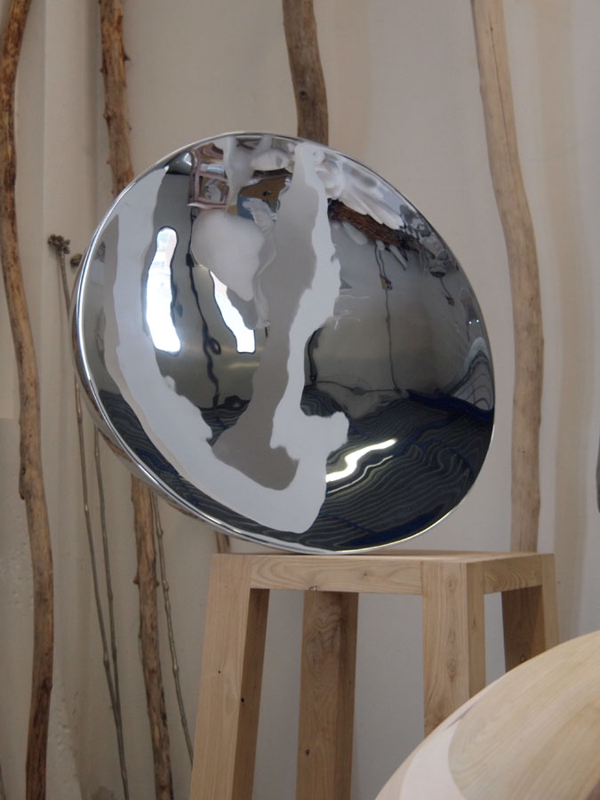 Prasto, Big stainless steel egg form©, 2010; Stainless steel, lead, 90x80x18 cm