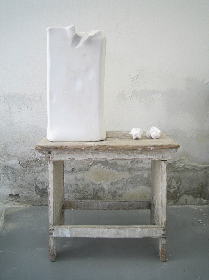 Prasto, Beginning and the end of sculpture©, 2007; Ceramic plaster, 82,5x46x27 cm