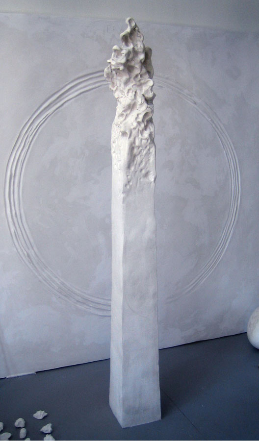 Prasto, Tickling©, 2008; Ceramic plaster, 192x23,5x20 cm